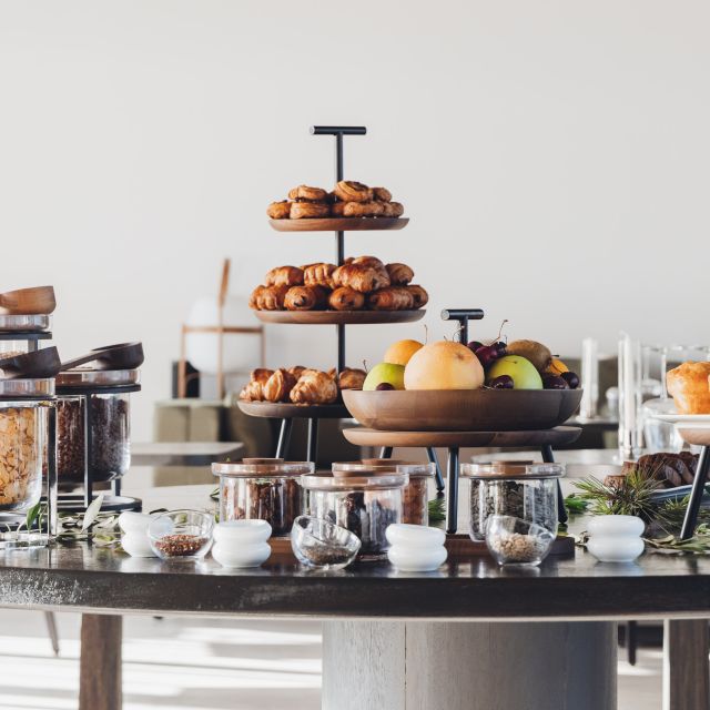 Buffet petit déjeuner de l'hôtel à Ile Rousse